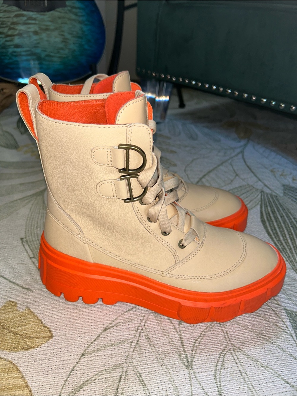 Sorel (NWOT) Women's Beige Waterproof Combat Boots with Bright Chunky Orange Sol - Picture 6 of 10